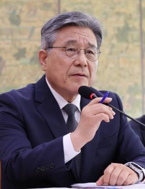 10월 16일 국회 국정감사에서 답변하고 있는 허민 국가유산청장. 연합뉴스