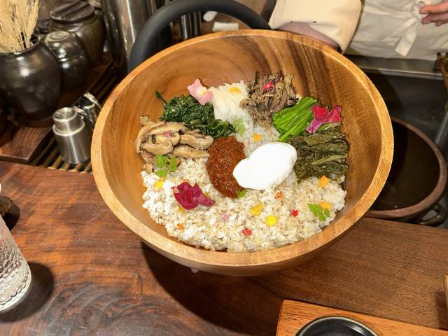 ‘폭군의 셰프’ 팝업 레스토랑에서 메인 요리로 제공된 고추장버터비빔밥. 노현영 기자