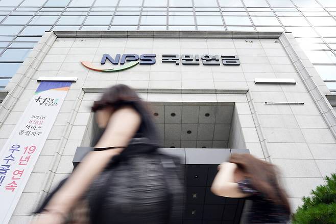 국민건강보험공단에 따르면 13개월 이상 4대 사회보험 장기 체납액은 올해 6월까지 5031억원에 달한다. 사진은 국민연금공단 서울북부지역 본부 앞의 모습 ⓒ연합뉴스