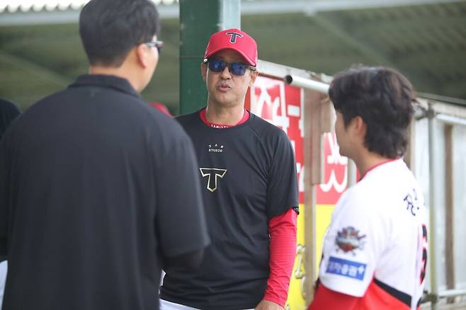 ▲ KIA에 합류해 젊은 선수들의 성장을 돕고 있는 타카하시 켄 퓨처스팀 투수코치 ⓒKIA타이거즈