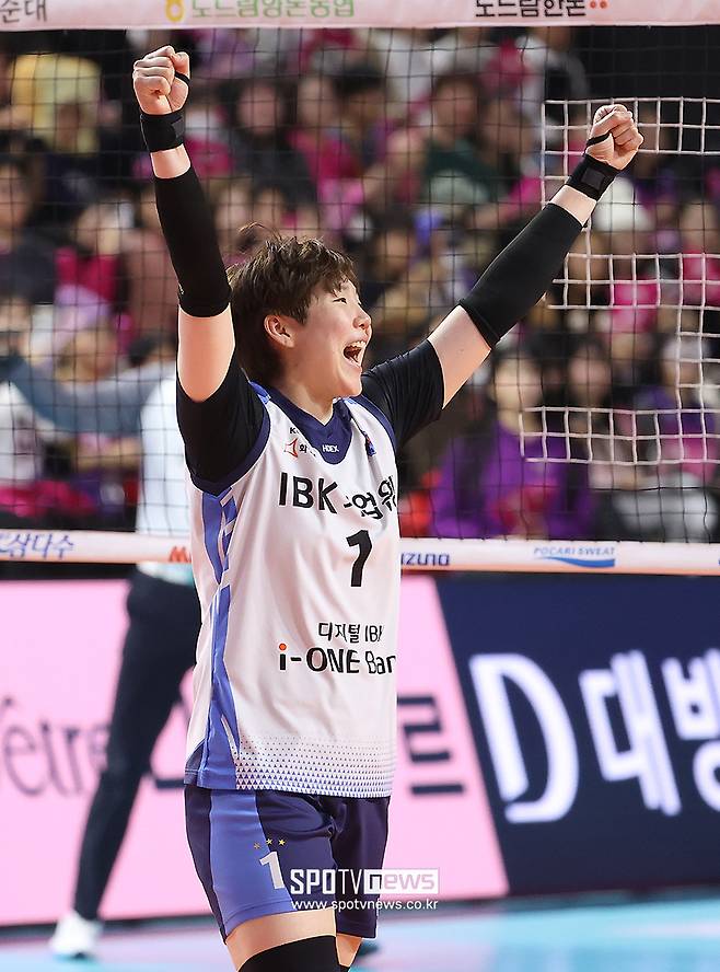 ▲ 여자프로배구 IBK기업은행 아웃사이드 히터 이소영이 어깨 수술로 인해 조기에 시즌 아웃됐다. 선수 본인의 요청으로 계약 해지도 결정됐다. ⓒ곽혜미 기자