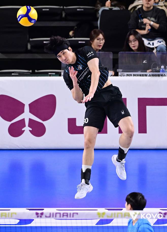 서브 에이스 3개 포함 17점을 터뜨린 현대캐피탈 신호진. /사진=한국배구연맹(KOVO) 제공