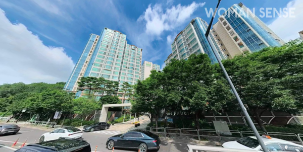 김한국 대표가 2014년부터 10년 넘게 살고 있는 서울숲푸르지오.&nbsp; 사진=카카오맵 로드뷰