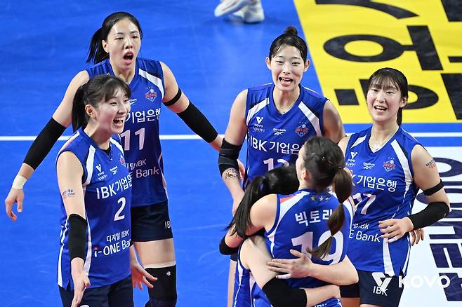 득점 후 기뻐하는 IBK기업은행 선수들 [한국배구연맹 제공. 재판매 및 DB 금지]