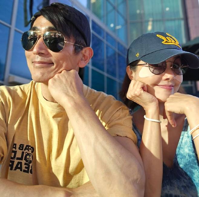 차인표, 신애라 부부(사진=SNS)