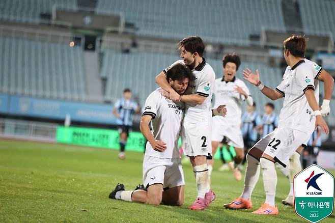 4연승을 기록하며 K리그2 5위에 오른 성남FC. (한국프로축구연맹 제공)