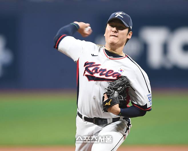 야구 국가대표팀 선발투수 곽빈이 1일 고척스카이돔에서 열린 쿠바와 평가전에서 역투하고 있다. 고척 | 최승섭기자 thunder@sportsseoul.com