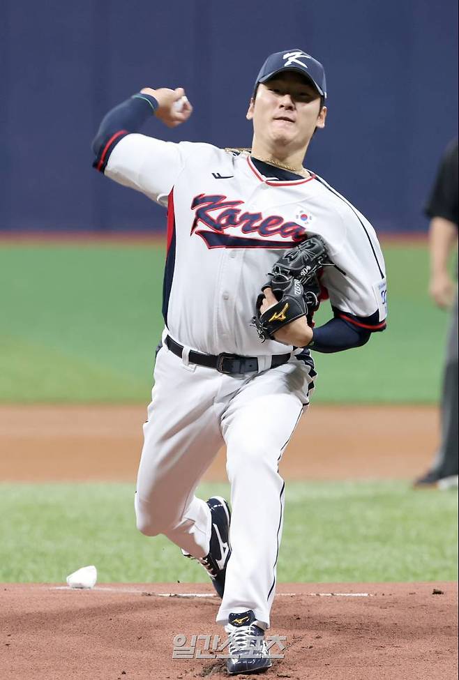 2024 세계야구소프트볼연맹(WBSC) 프리미어12에 참가하는 한국 야구대표팀이 1일 오후 고척스카이돔에서 쿠바를 상대로 평가전을 펼쳤다. 대표팀 선발 곽빈이 역투하고있다. 고척=정시종 기자 capa@edaily.co.kr /2024.11.01.