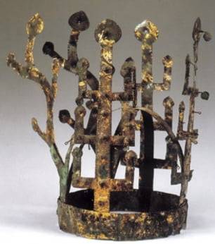 대구 달성고분 37호에서 출토된 금동관. 신라 금관의 출(出)자 양식이 명백하게 드러나 있다. 고분이 만들어졌을 당시 4,5세기는 달구벌(대구)가 신라의 영향권에 들어간 시기로, 신라 왕이 대구의 유력자에게 하사한 것으로 추정된다. 다만 금의 함량이 낮아 보존 상태는 경주 금관에 비해 상대적으로 좋지 않다. /국립대구박물관 제공