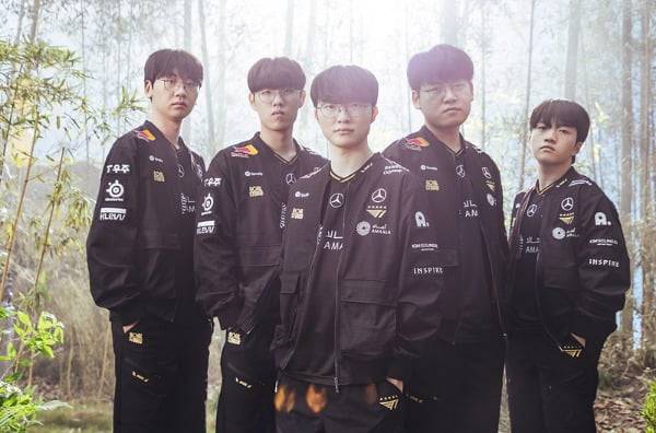 T1 선수단의 모습. 왼쪽부터 '도란' 최현준, '오너' 문현준, '페이커' 이상혁, '구마유시' 이민형, '케리아' 류민석 / 라이엇게임즈 제공
