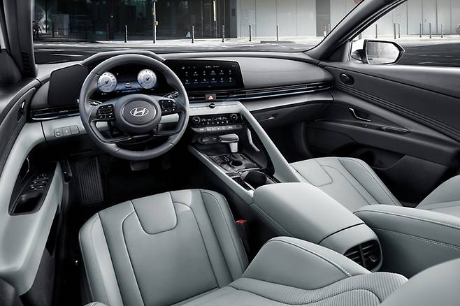 아반떼 실내 [사진출처=현대차]