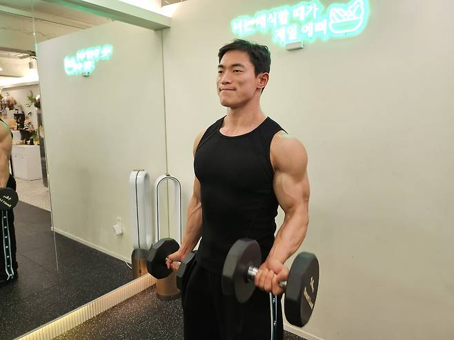 서울시 마포구에서 개인트레이닝 센터를 운영하는 건강운동관리사 이도경 비타짐 대표가 운동하고 있다. 김광우 기자.