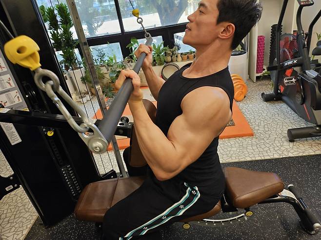 서울시 마포구에서 개인트레이닝 센터를 운영하는 건강운동관리사 이도경 비타짐 대표가 운동하고 있다. 김광우 기자.