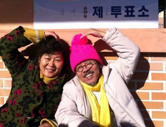 전영자(왼쪽), 이외수