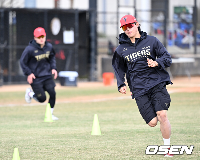 2025 KIA 어바인 스프링캠프에서 김도영이 러닝을 펼치고 있다. /OSEN DB