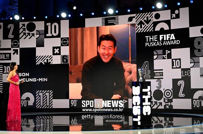 ▲ 논란으로 시작된 한 주는 결국 판 더 펜의 폭풍 질주와 손흥민의 인정 메시지로 마무리됐다. 위기 국면에서 나온 한 골이 분위기를 단숨에 바꿨고, 전 동료의 골을 진심으로 축하한 손흥민의 메시지로 더욱 의미가 큰 득점으로 남게 됐다.