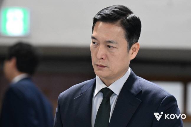 김상우 삼성화재 감독이 8일 경기 전 심각한 표정을 짓고 있다. /사진=KOVO 제공