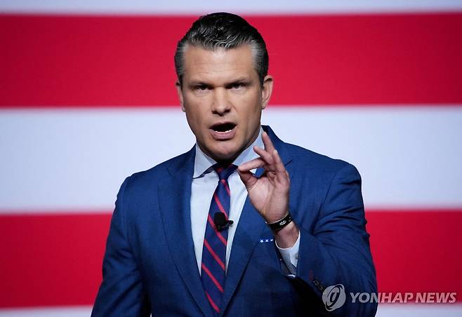 '전군 지휘관 회의'에서 연설하는 헤그세스 장관 [로이터 연합뉴스 자료사진]