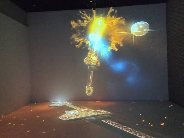 경주 고분공원의 금관총과 잇대어 개관하고 있는 고분정보센터의 미디어쇼. 강시일 기자