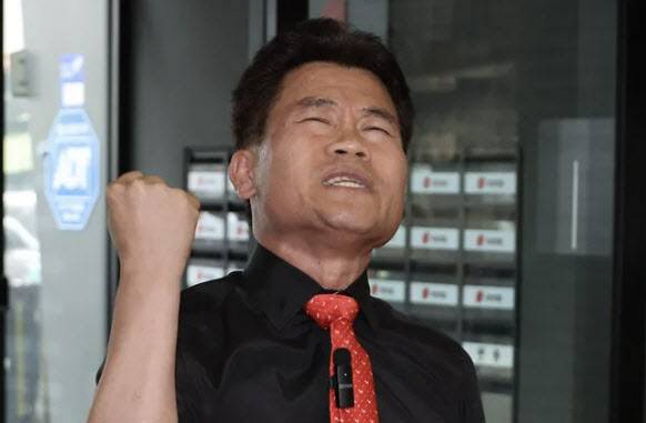 전씨는 중국인 단체 관광객 무비자 입국 정책을 비판하는 과정에서 막말을 쏟아냈다. (사진=연합뉴스)