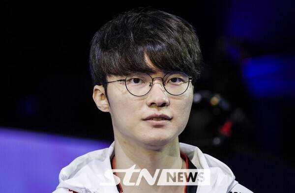 소속팀 T1과 함께 3연패이자, 6번째 우승을 달성한 미드라이너 '페이커' 이상혁. /사진=뉴시스