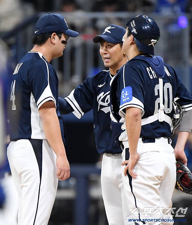 9일 서울 고척스카이돔에서 열린 한국과 체코의 야구대표팀 평가전. 5회말 2사 1, 2루 김서현이 프로콥에게 1타점 적시타를 허용한 후 강판되고 있다. 고척=정재근 기자 cjg@sportschosun.com/2025.11.9/