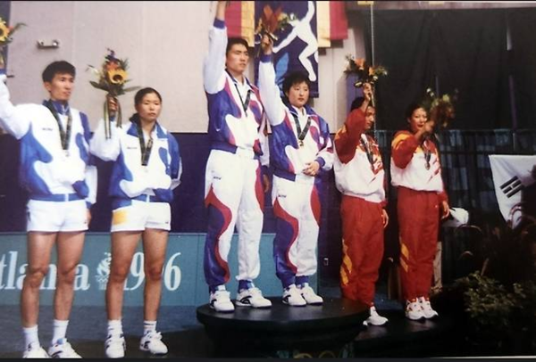1996 애틀랜타 올림픽 혼합복식 금메달을 딴 길영아-김동문. 당시 은메달리스트는 박주봉-나경민 조였다. 대한체육회