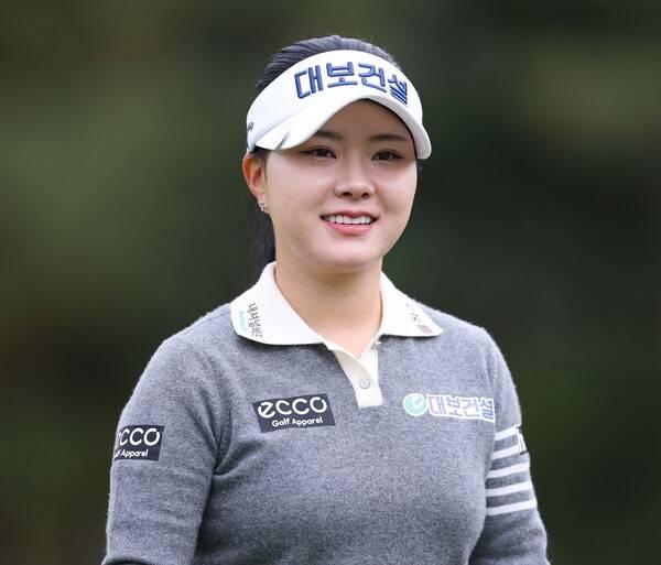 한국여자프로골프(KLPGA) 투어 2025시즌 최종전 대보 하우스디 챔피언십 우승 경쟁에 뛰어든 서어진 프로가 2라운드에서 경기하는 모습이다. 사진제공=KLPGA (사진을 무단으로 사용하지 마십시오.)
