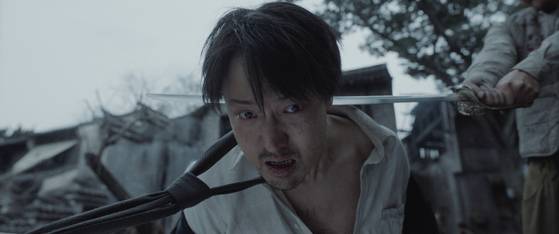 영화 '난징사진관'에서 일본군에 의해 참수될 위기에 처한 중국인. 사진 콘텐츠존