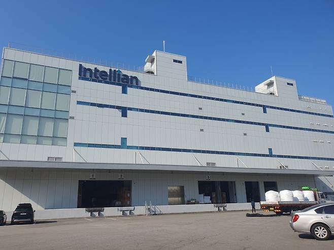 경기도 평택시 진위면 마산11로 30에 위치한 인텔리안테크 2공장. 평택=윤현주 기자