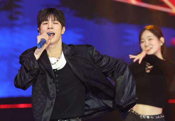 Trot Star Jeong Dong-won performs at the SBS Prism Tower in Mapo District, western Seoul, on Nov. 16. [NEWS1]