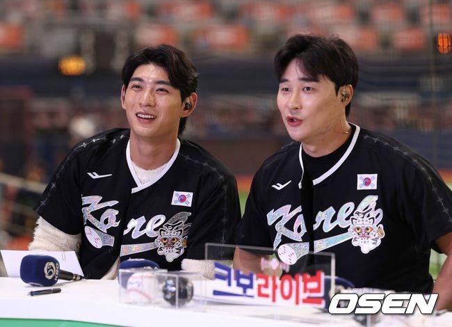 [OSEN=고척, 조은정 기자]8일 서울 구로구 고척스카이돔에서 ‘2025 NAVER K-BASEBALL SERIES’ 대한민국 야구 대표팀과 체코 야구 대표팀의 경기가 열린다. 샌프란시스코 자이언츠 이정후, 애틀랜타 브레이브스에서 FA가 된 김하성이 KBO LIVE를 진행하고 있다. 2025.11.08 /cej@osen.co.kr