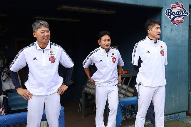 왼쪽부터 김원형 감독-손시헌 QC코치-홍원기 수석코치 / 두산 베어스 제공
