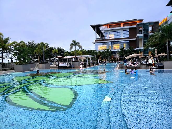 솔레어 리조트 야외풀.