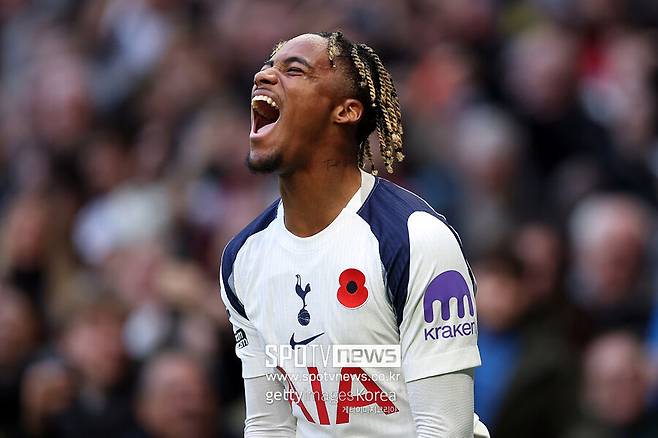 ▲ 토트넘과 맨유 모두 이길 수 있던 경기를 놓쳤다는 한숨이 절로 나올 결과다. 토트넘은 후반 추가시간 역전에 성공하고도 무승부에 그쳐야 했다. 맨유도 선제골을 넣고도 굳히는데 실패했기에 아쉬움이 크게 남는다.