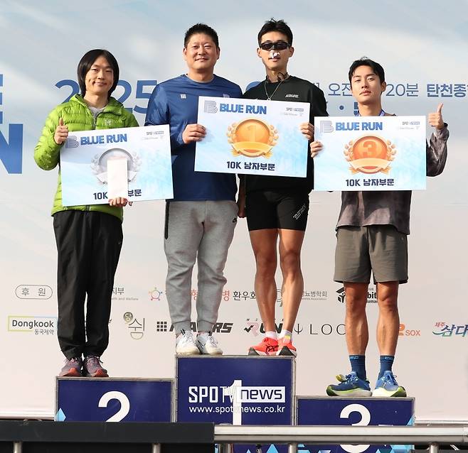 ▲ 남자 10km 시상식 ⓒ곽혜미 기자