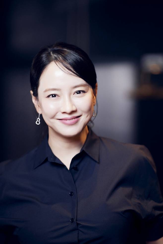 영화 '만남의 집' 의 배우 송지효가 1일 진행된 라운드 인터뷰를 위해 포즈를 취하고 있다. /2025.10.01 /사진제공=(주)마노엔터테인먼트 /사진=김휘선 hwijpg@