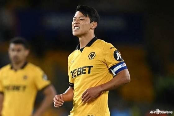 황희찬이 지난 8월 웨스트햄 유나이티드와 잉글랜드리그컵(EFL컵) 경기 중 얼굴을 찡그리고 있다. /AFPBBNews=뉴스1