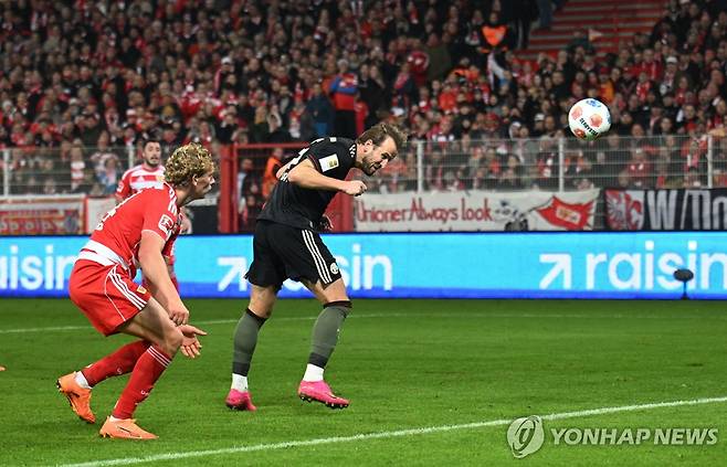 헤더 동점골을 터트리는 바이에른 뮌헨의 해리 케인 [로이터=연합뉴스]