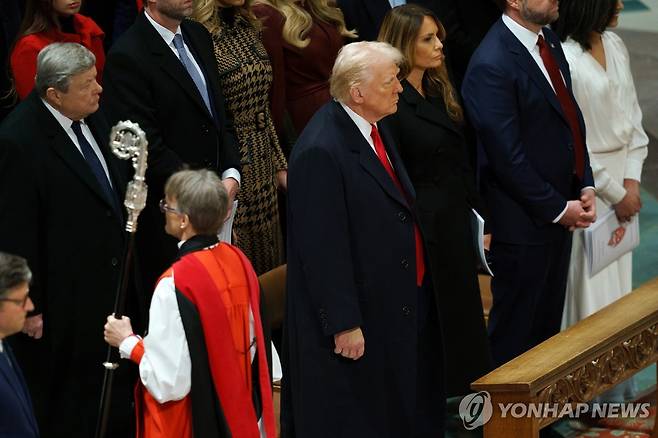 취임 예배 참석한 트럼프 대통령 [EPA 연합뉴스 자료사진]