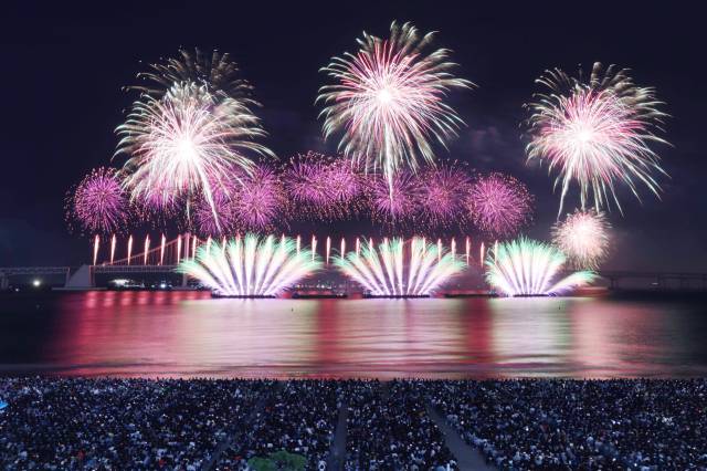 지난해 11월 부산 광안리해수욕장 일대에서 개최된 제19회 부산불꽃축제쇼. 부산일보DB