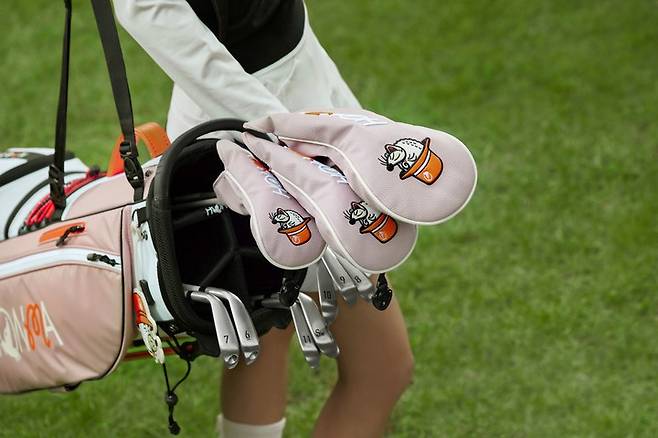 혼마골프와 말본이 협업해 출시한 액세서리 컬렉션