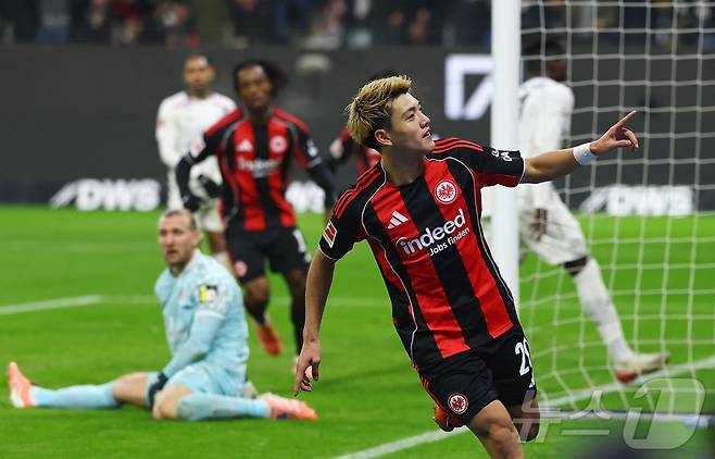 프랑크푸르트 윙어 도안 리쓰가 10일(한국시간) 열린 2025-26 독일 분데스리가 마인츠전에서 후반 36분 결승 골을 터뜨려 팀의 1-0 승리를 이끌었다. ⓒ 로이터=뉴스1