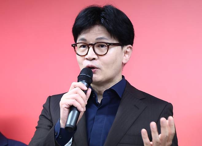 한동훈 전 국민의힘 대표는 지난 4월 18일 서울 여의도에 마련된 국민먼저캠프 사무실에서 기자회견을 하고 있다. /뉴스1