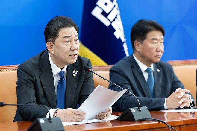 김병기 더불어민주당 원내대표가 9일 서울 여의도 국회에서 열린 기자간담회에서 모두발언하고 있다. 2025.11.9/뉴스1