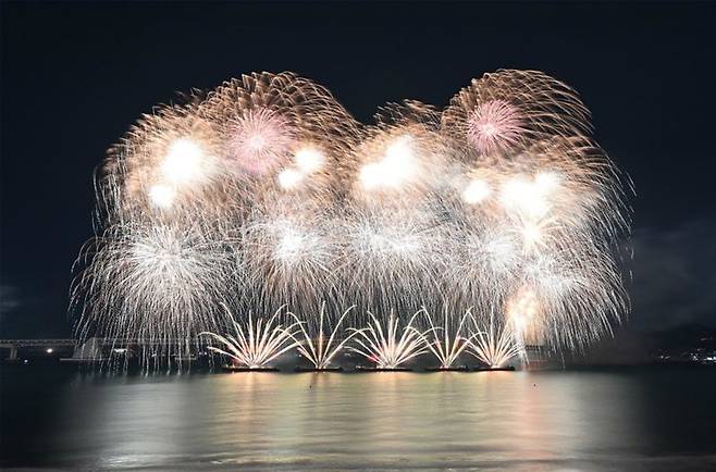 지난해 11월 부산 광안리해수욕장 일대에서 열린 ‘제19회 부산불꽃축제’ 현장. 부산시 제공
