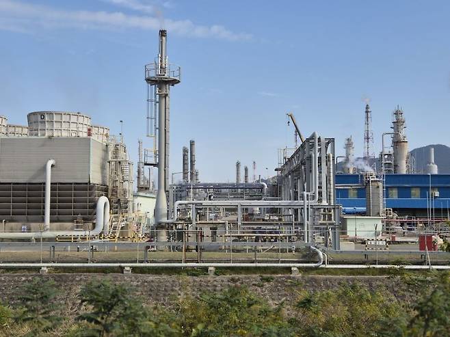 10일 전남 여수국가산업단지 내 한화솔루션 공장 전경. 사진=이동혁 기자