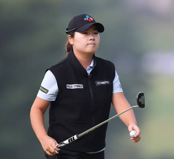 한국여자프로골프(KLPGA) 투어 2025시즌 최종전 대보 하우스디 챔피언십 직후 2025년 상금왕 수상을 확정한 홍정민 프로. 사진제공=KLPGA (사진을 무단으로 사용하지 마십시오.)