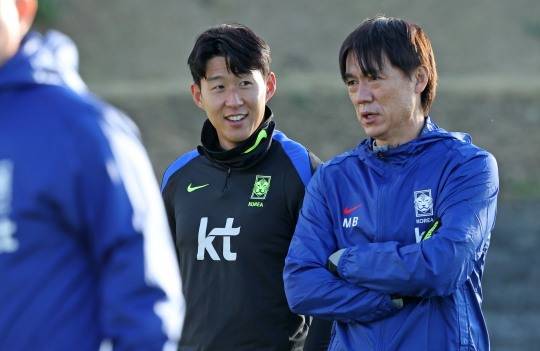 감독과 주장의 대화. 사진[연합뉴스]