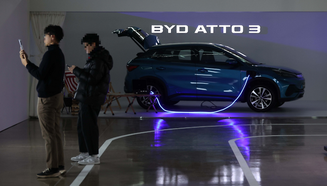 중국 전기차 BYD(비아디) 브랜드 전시관. [한주형기자]